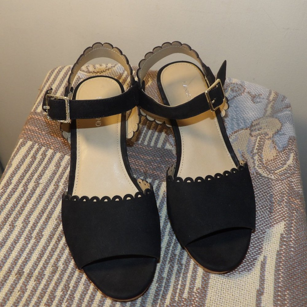 NWOT Land's End Scalloped Black Sandals Sz 6B